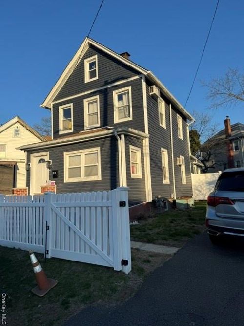 1211 Brunswick Ave, Far Rockaway, NY, 11691-3921 | Card Image