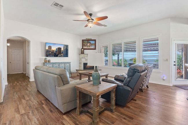 30112 Twin Creek Dr, House other with 3 bedrooms, 2 bathrooms and 6 parking in Georgetown TX | Image 4