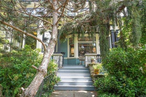 1377 Rockland Ave, Victoria, BC, V8S1V7 | Card Image