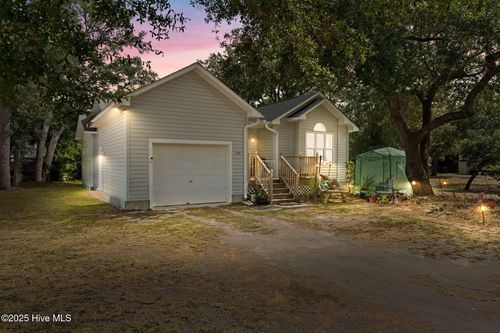 124 Nw 8th St, Oak Island, NC, 28465-7009 | Card Image