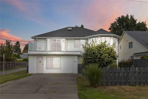 2344 Ocean Ave, Sidney, BC, V8L4V9 | Card Image