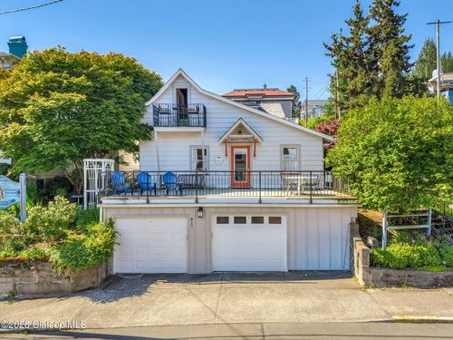 817 Exchange St, Astoria, OR, 97103-4627 | Card Image