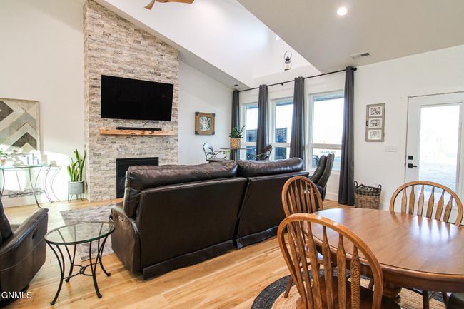 8127 Hawktree Dr, Townhouse with 3 bedrooms, 2 bathrooms and null parking in Bismarck ND | Image 19