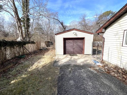 72 Wards Ln, Bellport, NY, 11713-2115 | Card Image