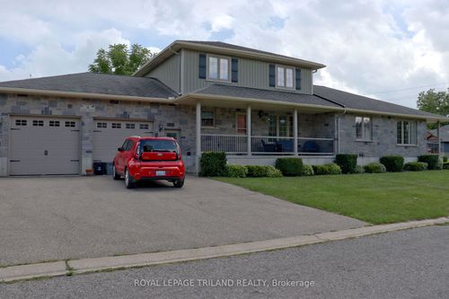 1052 Bay St, Norfolk, ON, N0E1M0 | Card Image