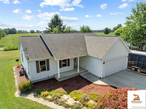 8110 Middleton Rd, Corunna, MI, 48817-9581 | Card Image