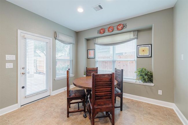 Breakfast room. | Image 18
