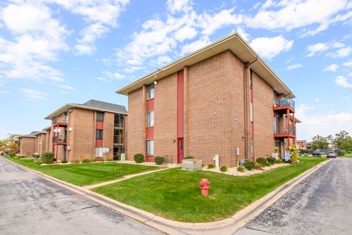 r02-15736 Terrace Dr, Oak Forest, IL, 60452-2892 | Card Image