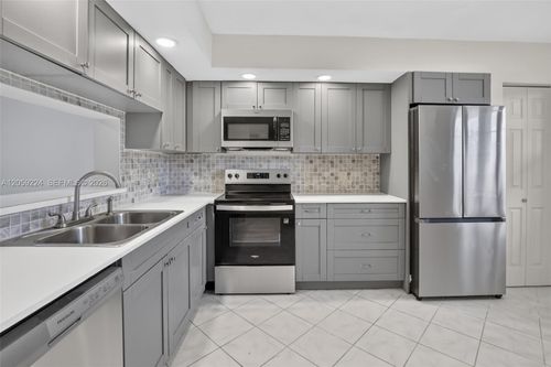 306g-12800 Sw 7th Ct, Pembroke Pines, FL, 33027-1738 | Card Image