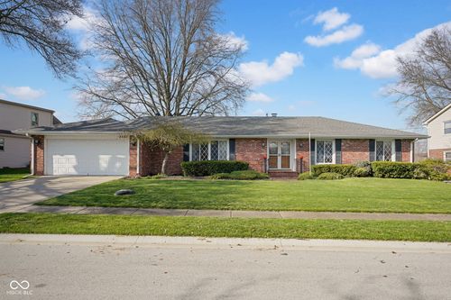 4540 Woodcrest Dr, Columbus, IN, 47203-2822 | Card Image