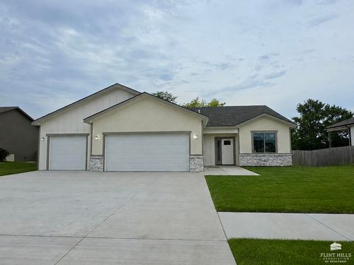 8606 William Dr, Manhattan, KS, 66502-8631 | Card Image