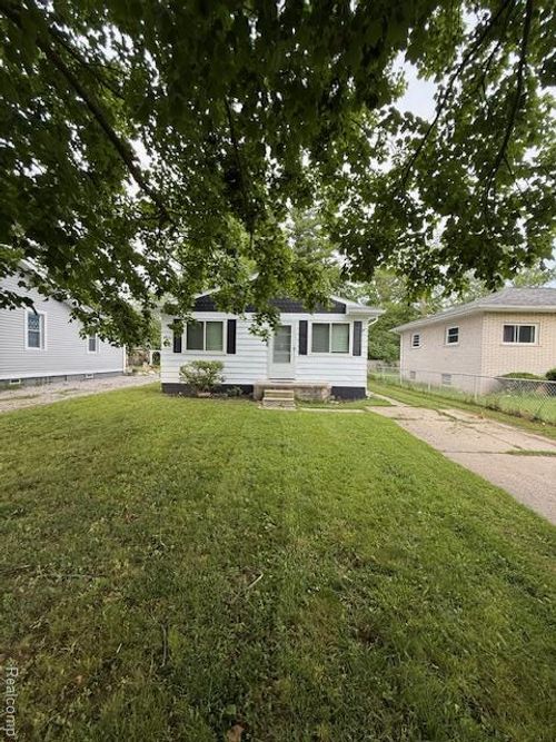 21550 Poinciana St, Southfield, MI, 48033-3545 | Card Image