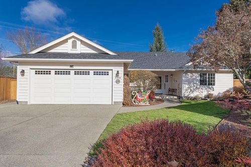 2206 Egret Ct, Grants Pass, OR, 97526-5993 | Card Image