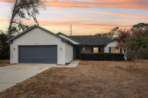 6917 Oakcrest Way, Zephyrhills, FL, 33542-1695 | Card Image