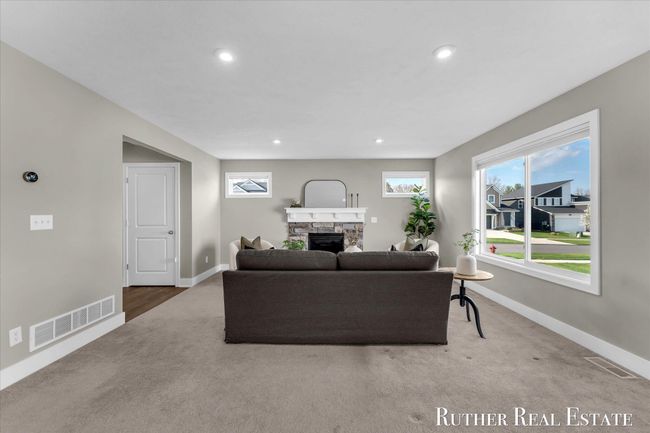 Living Room | Image 9