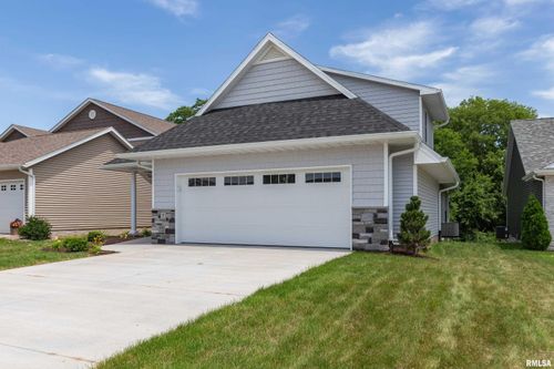 7 Welcome Center Ct, Le Claire, IA, 52753-8010 | Card Image