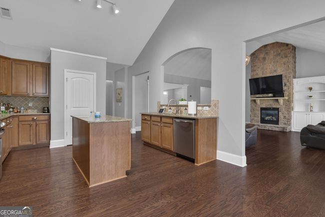 215 Savannah Dr, House other with 3 bedrooms, 3 bathrooms and null parking in Senoia GA | Image 7