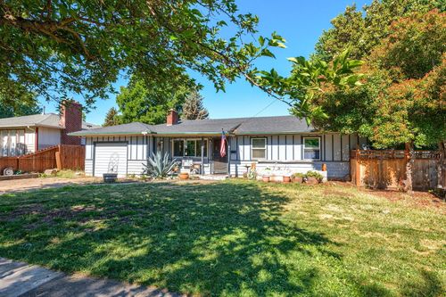 1548 S Ivy St, Medford, OR, 97501-4054 | Card Image