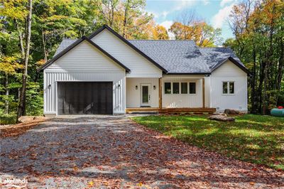 24 Winfield Crt, House other with 3 bedrooms, 2 bathrooms and 4 parking in Utterson ON | Image 1