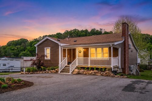 217 W 28th St, Buena Vista, VA, 24416-1307 | Card Image