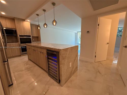 apt-224-19390 Collins Ave, Sunny Isles Beach, FL, 33160-2229 | Card Image