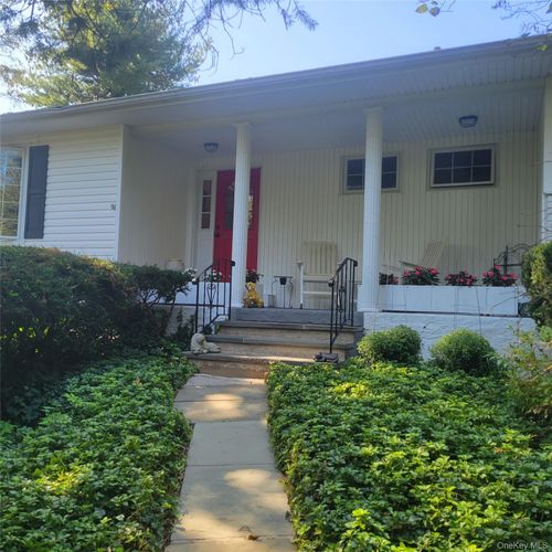 120 Valley Ave, Locust Valley, NY, 11560-2016 | Card Image