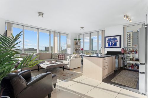 2925-n-1111 Sw 1st Ave, Miami, FL, 33130-5401 | Card Image