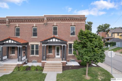 819 S 33rd St, Omaha, NE, 68105-2003 | Card Image