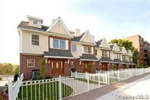 250-240-250 Pelham Rd, New Rochelle, NY, 10805-2503 | Card Image