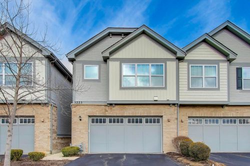 3223 N Heritage Ln, Arlington Heights, IL, 60004-1213 | Card Image
