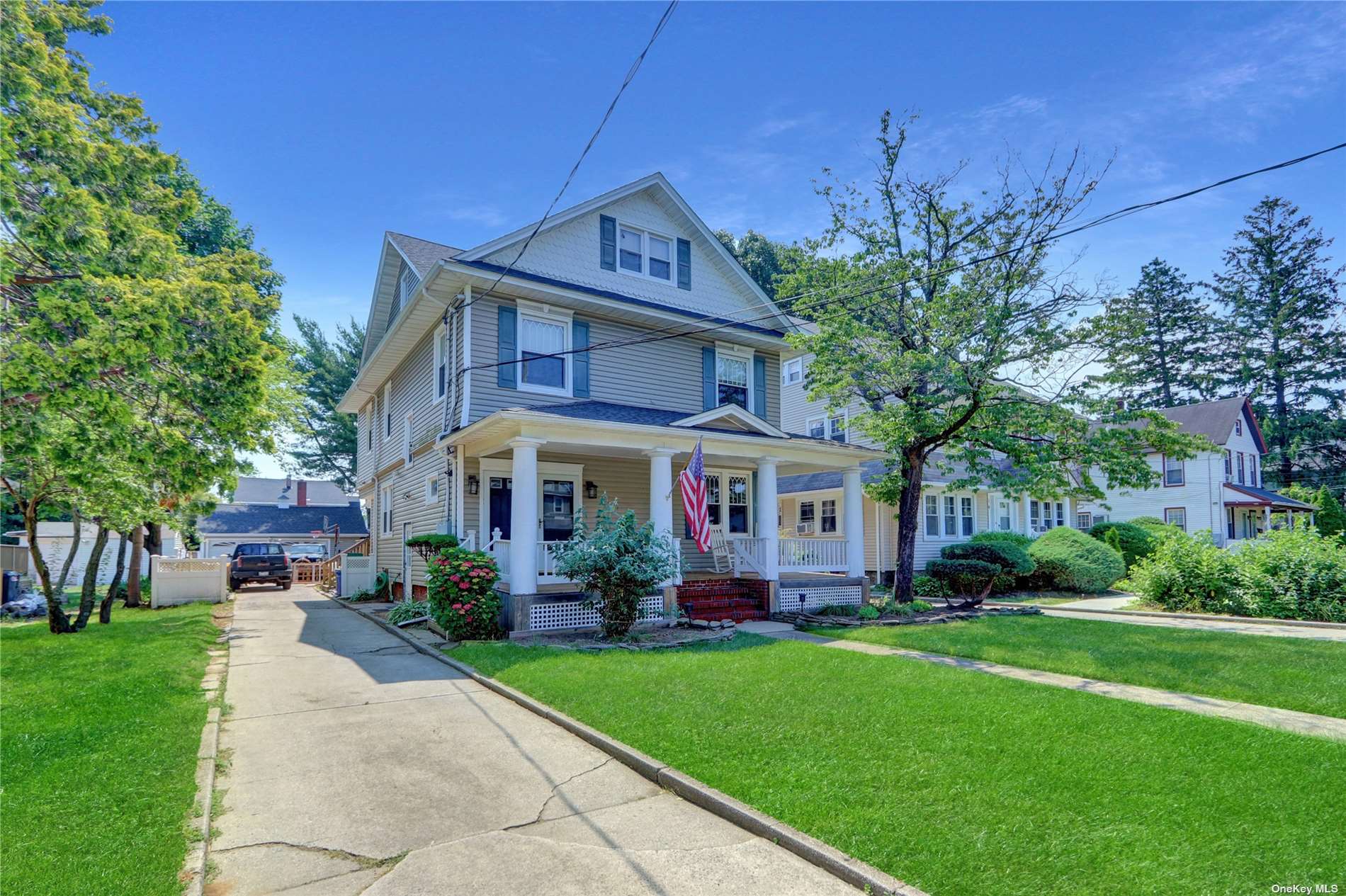 Pearsall Ave, Lynbrook, NY 11563