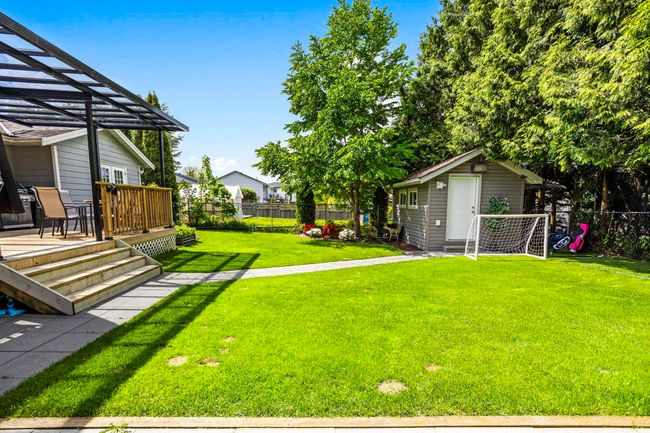 20147 Hampton St, House other with 3 bedrooms, 2 bathrooms and 5 parking in Maple Ridge BC | Image 25