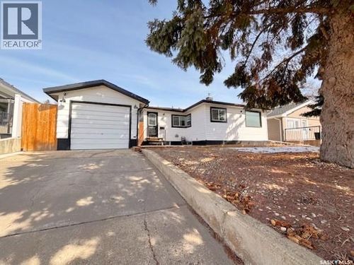 1126 Stadacona St W, Moose Jaw, SK, S6H2B3 | Card Image