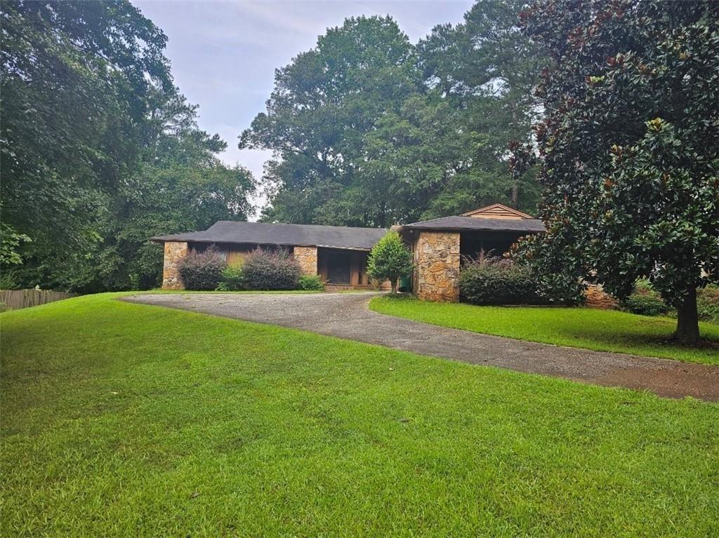 Briarbend Ct, Stone Mountain, GA 30088