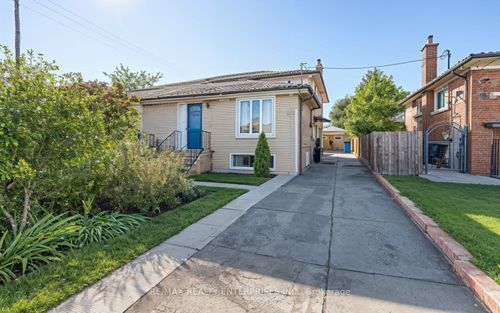 79 Watney Cres, North York, ON, M3L2E1 | Card Image