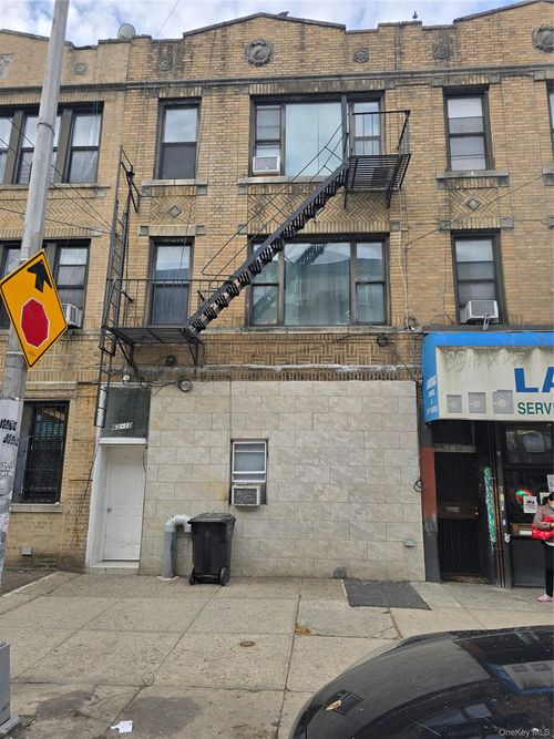 63 10 39th Ave, New York, NY, 11377 | Card Image