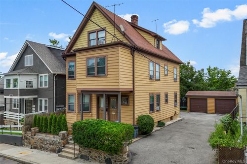 124 Pelham St, Mamaroneck, NY, 10543-1881 | Card Image