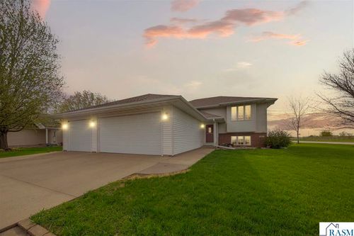 2101 Red Tail Ln, North Mankato, MN, 56003-1653 | Card Image