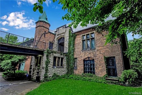 21 Mayfair Ln, Buffalo, NY, 14201-1522 | Card Image