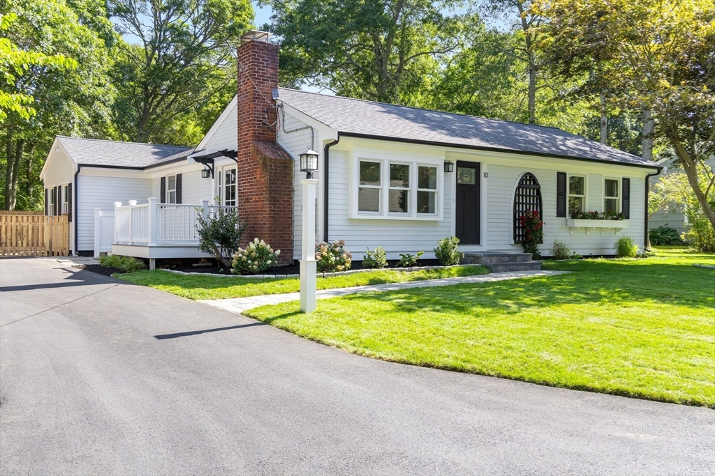 Neves Way, Teaticket, MA 02536