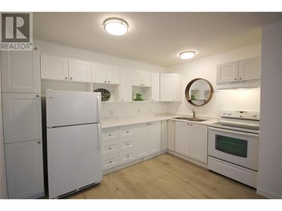 402 - 150 Skaha Pl, Condo with 1 bedrooms, 1 bathrooms and 1 parking in Penticton BC | Image 1