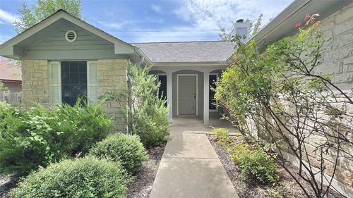 902 Jasmine Trl, Georgetown, TX, 78626-4779 | Card Image