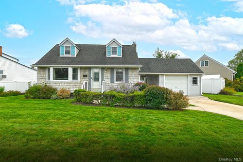 3642 Lark St, Levittown, NY, 11756-5017 | Card Image