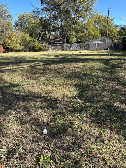 2837 8th Ave, Fort Worth, TX, 76110-3043 | Card Image