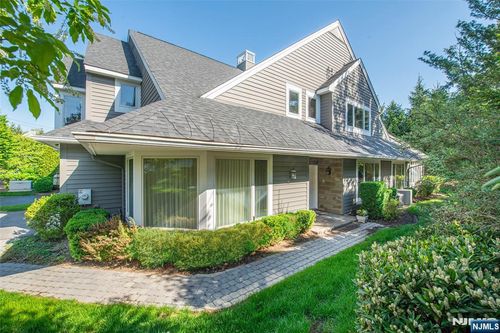 164 Brewster Rd, Wyckoff, NJ, 07481-2157 | Card Image