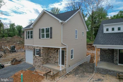 517 S Spring St, MARTINSBURG, WV, 25401-4118 | Card Image