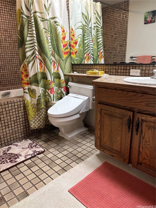 Master Bathroom with big tub | Image 6