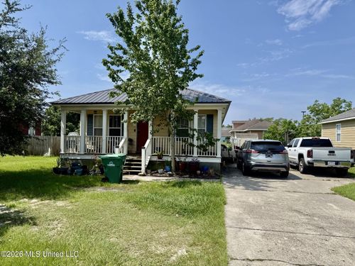 658 Union St, Bay Saint Louis, MS, 39520-2713 | Card Image