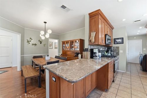2840 Magnolia Ave, Long Beach, CA, 90806-1438 | Card Image