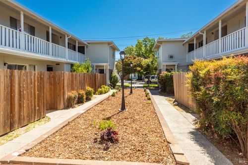 529 Franklin Street, Napa, CA, 94559 | Card Image
